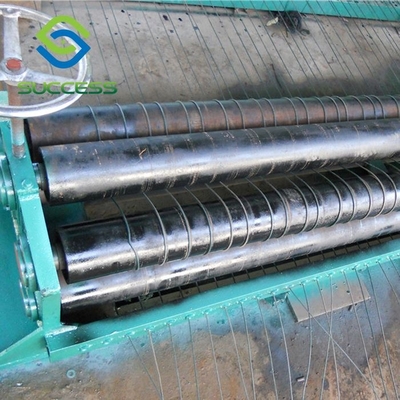 중국 다재다능성 3Kw 메인 모터 헥사고널 와이어 네팅 머신 0.75Kw 트래버스 모터 / 800mm 롤 직경 협력 업체